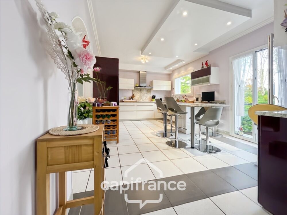 Vente Maison Maison familiale contemporaine,7 pièces, 215 m2, à ORMESSON SUR MARNE (94), quartier du Golf, au calme, en parfait état Ormesson sur marne
