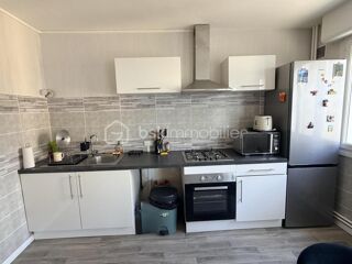 Vente Appartement À VENDRE – SPACIEUX APPARTEMENT T2 AVEC BALCON ET GARAGE – QUARTIER D'ARCHES A CHARLEVILLE-MEZIERES Charleville mezieres