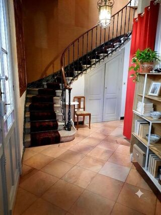  Appartement à louer 3 pièces 105 m²