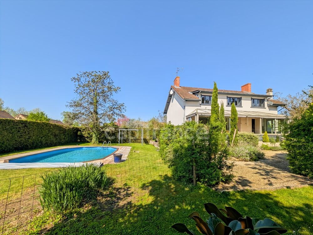 A vendre à 5 mn de Chalon-Sur-Saône (71) cette villa authentique de 189 m² 7 pièces 5 chambres 1 bureau et terrain de 2310 m²