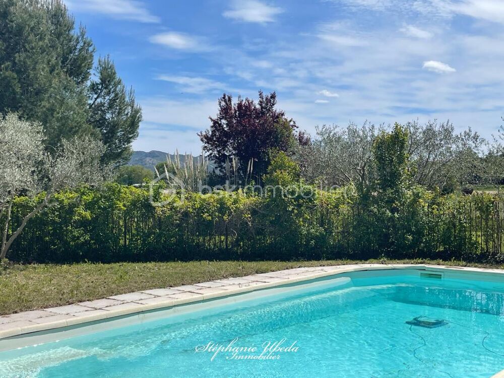 Mas de caractère de 250m2 - 6ch - sur 10000m2 au calme absolu  Cadre provençal dexception à proximité du Golf de Pont Royal