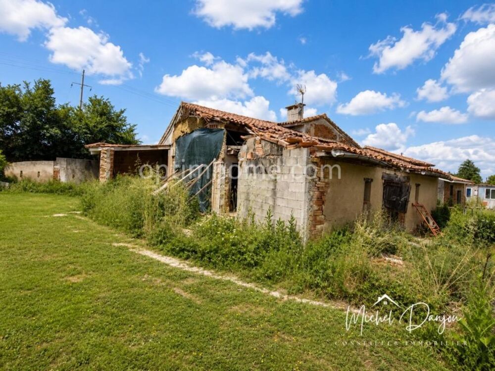 Ancienne ferme à réinventer sur 6 000 m² de terrain avec vue panoramique sur la campagne du Lauragais