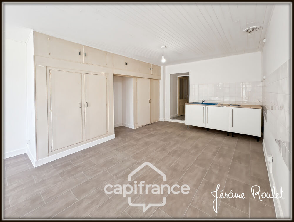 Vente Maison Maison en pierre à vendre 5 pièces 2 chambres Nombreuses Dépendances Terrain 22 400 m² Champigny-En-Rochereau (86) Champigny en rochereau