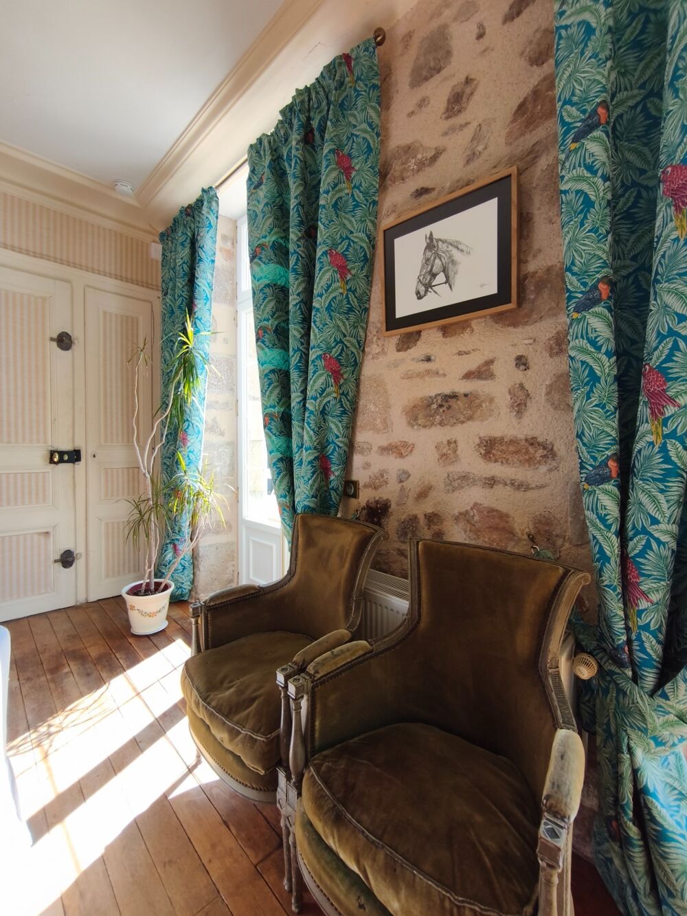Château du XVI? siècle à Aigurande - 600 m² habitables - 9 ha de prairies et bois  Pays de George Sand Indre (36) 599 000 €