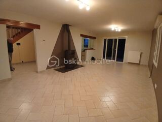 Vente Maison MAISON IMPECCABLEMENT ENTRETENUE: 150 m², 5 CHAMBRES, SOUS-SOL TOTAL, JARDIN 700 m² Á 5 MIN DE LA GARE Longueville