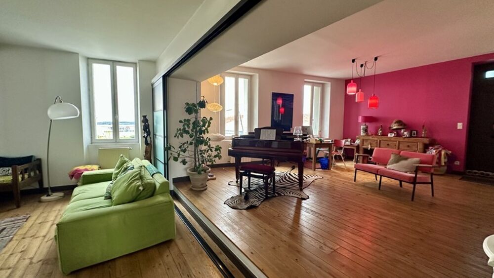 À VENDRE  BARBEZIEUX-SAINT-HILAIRE (16)  Propriété de caractère - coeur de ville