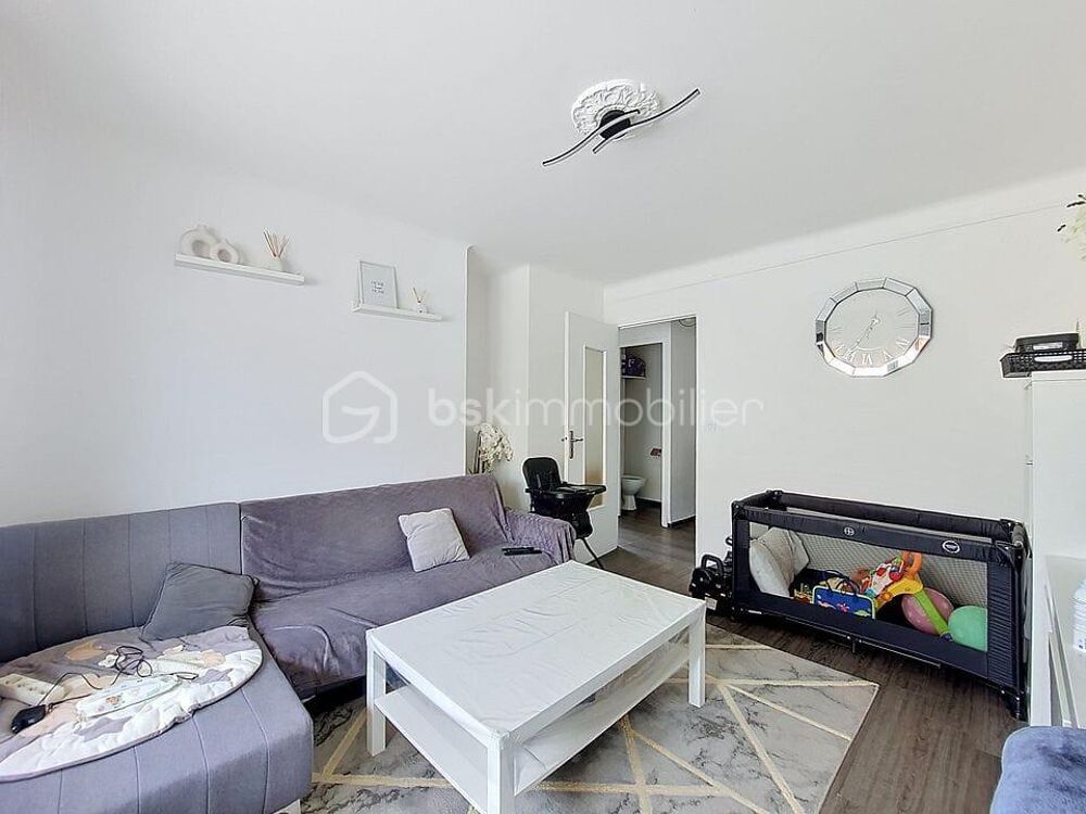 À vendre  Appartement 3 pièces avec balcons  Toulon secteur Saint Roch