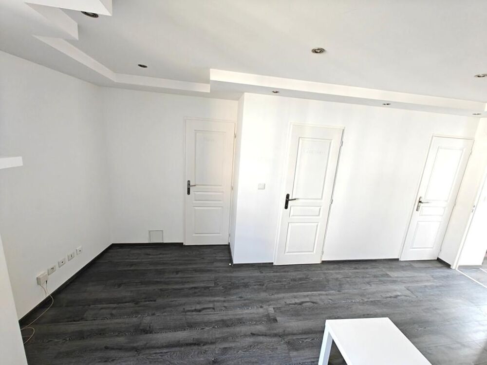 Location Appartement A LOUER Appartement  2 Pièces  51.4 m2 cuisine, WC, SDB indépendants centre ville Vizille Vizille