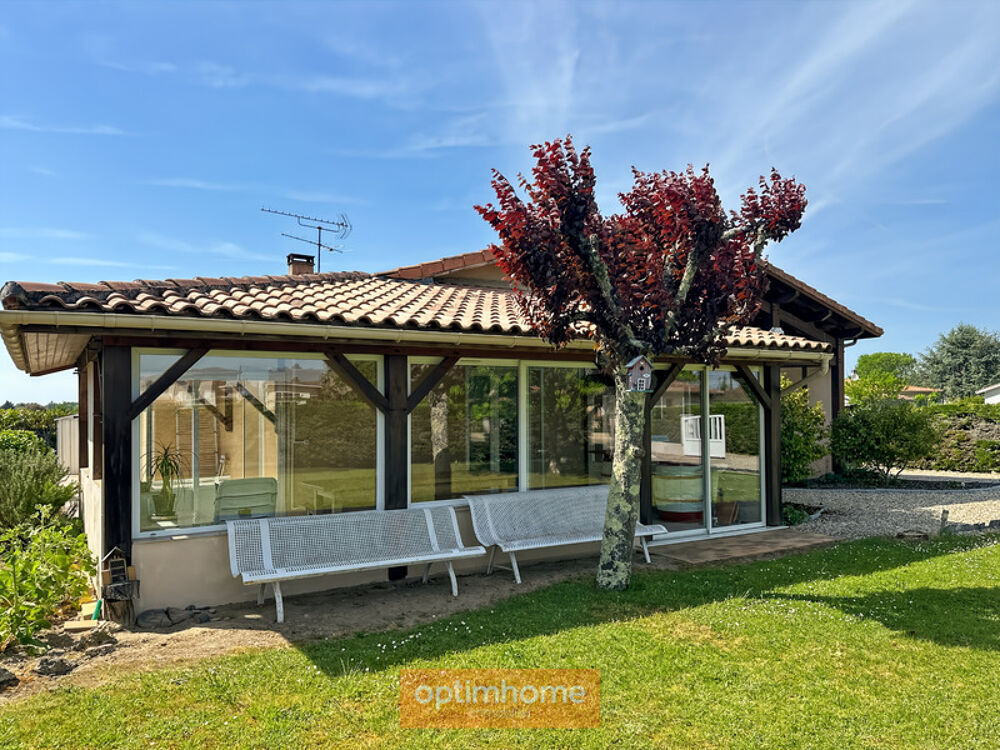 Villa de plain-pied avec véranda en excellent état et à proximité des commerces, jardin, garage