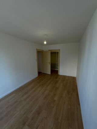  Appartement à louer 3 pièces 63 m²