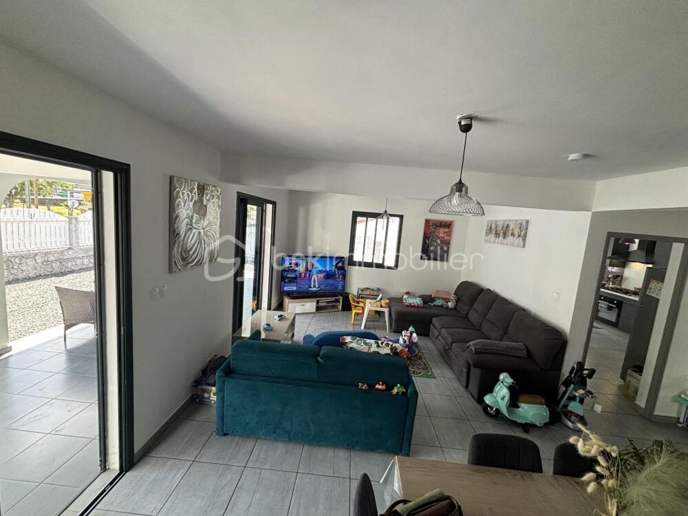 À vendre : Magnifique maison F5 de 2020 dans le cirque de Cilaos, à lîle de La Réunion