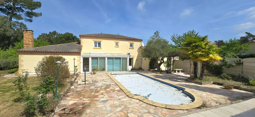 Maison individuelle de standing, avec piscine et double garage