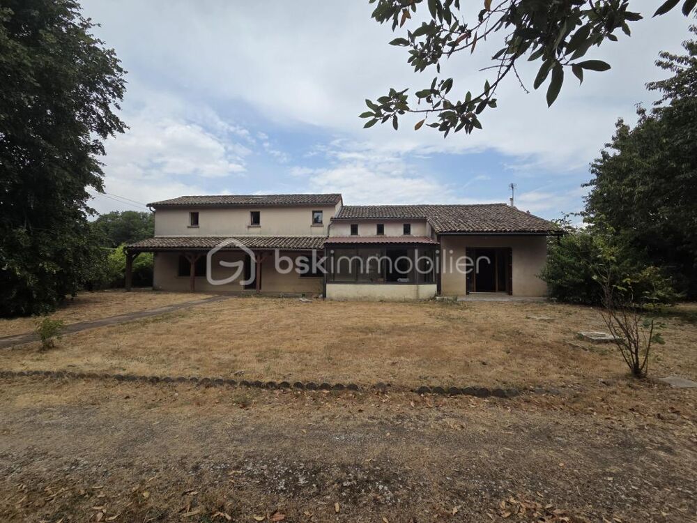 Maison 7 pièces 140 m² · à Brux · 140 m² · 158 000 €
