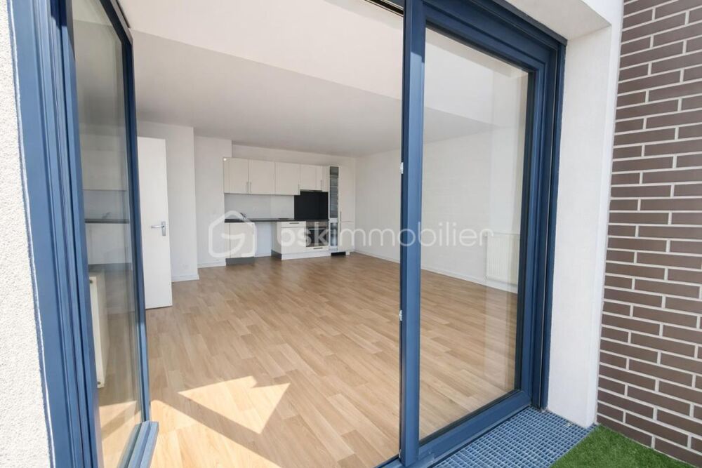 Secteur Résidentiel Ligne 7 Fort d'Aubervilliers , dans un immeuble de 2016 : Un appartement de 5 pièces en parfait état avec