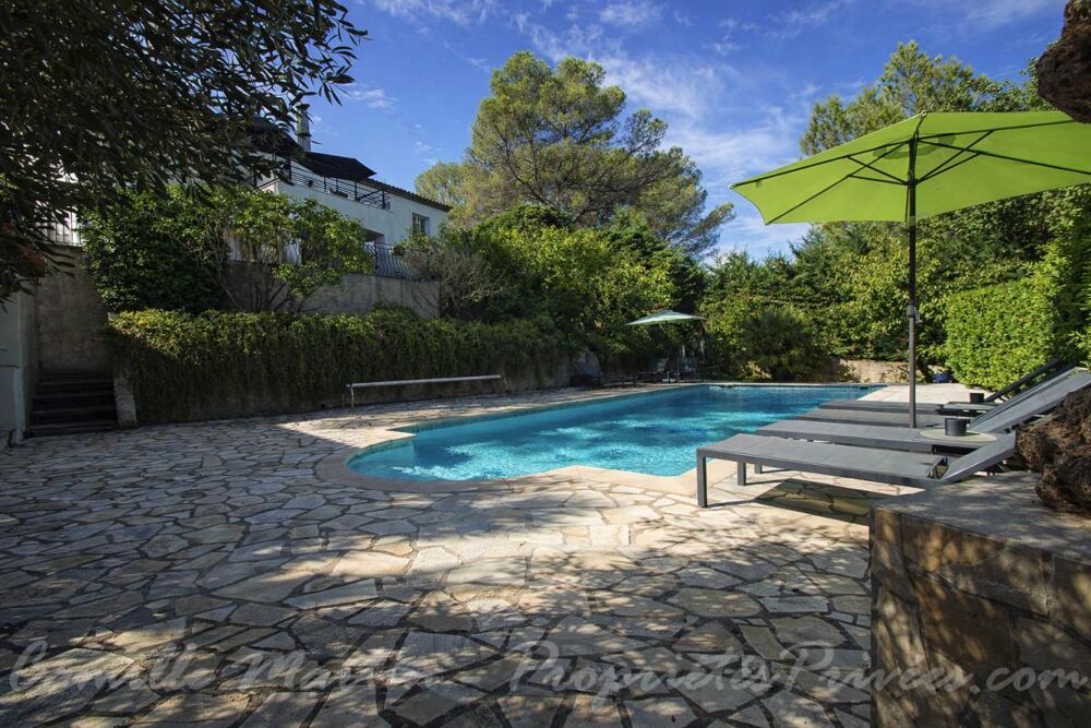 Coup de coeur à Valescure : villa avec piscine, appartement indépendant et vue dégagée sur l'Estérel