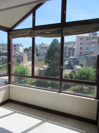  Appartement à louer 4 pièces 79 m²