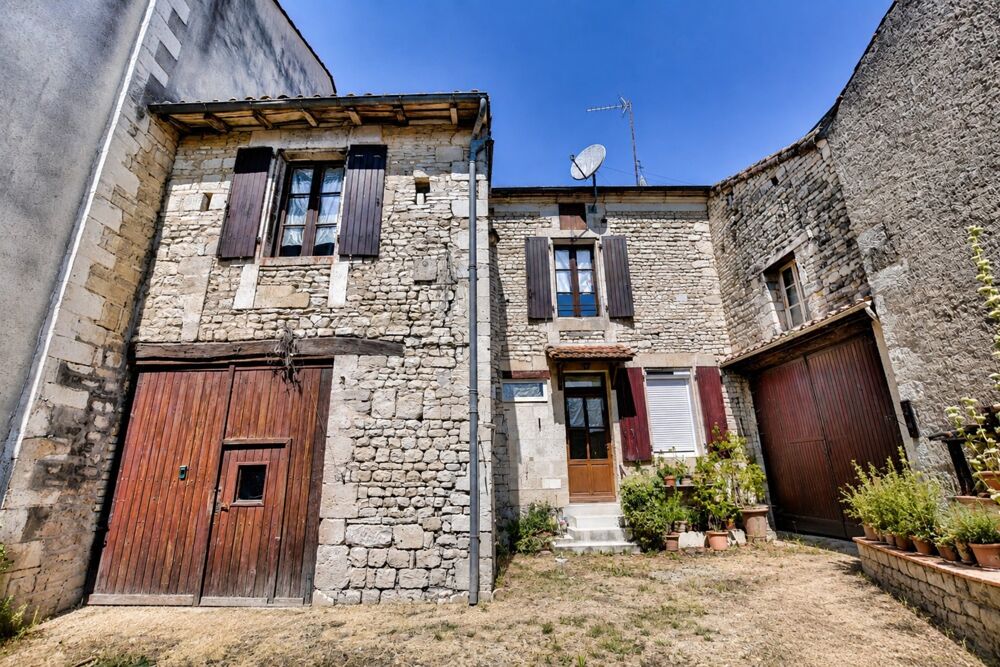 Maison de village avec grange, garage et fort potentiel d'évolution  Saint-Amant-de-Boixe