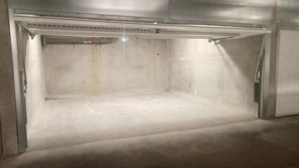 Location Parking/Garage Parking simple dans garage double dans résidence sécurisée Caluire et cuire
