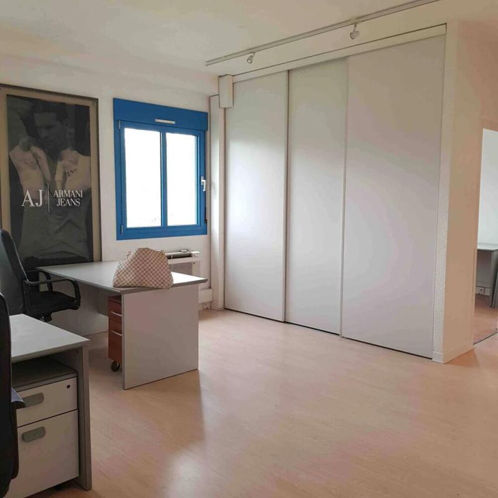   Bureaux 103m2 climatisés + 3 parkings Francheville