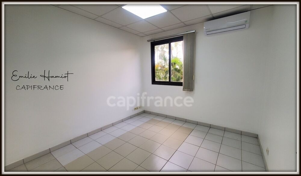   Local professionnel 9m² - Lamentin Place d'Armes Le lamentin