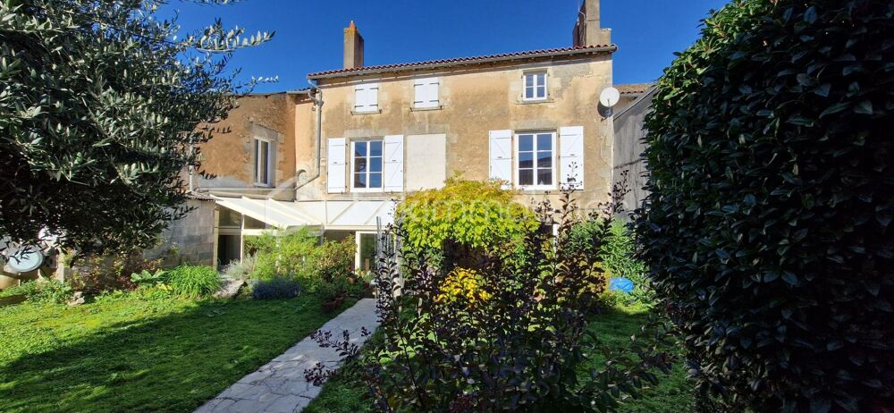 Vente Maison Maison chaleureuse de 211 m² avec ancien atelier de 180 m² au cœur de Couhé Couhe