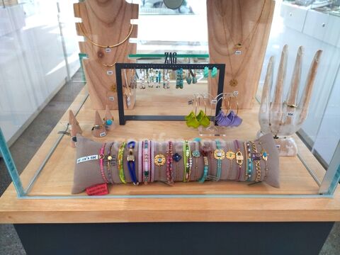GARD (30) AIGUES MORTES (30220) intra-muros TRES RARE &agrave; vendre fonds de commerce boutique magasin de bijoux 198000 30220 Aigues mortes