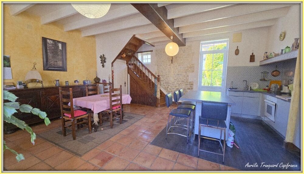 Maison DE VILLAGE à vendre 7 pièces dont 5 CHAMBRES LOULAY (17) avec DEPENDANCES (garage 54m² + préau)