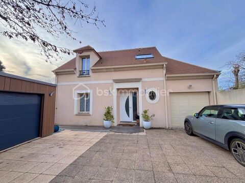   Maison d'Architect - 4 chambres - 2 garages - Terrain de 652 m� Maison - 6 pi�ce(s) - 131 m�