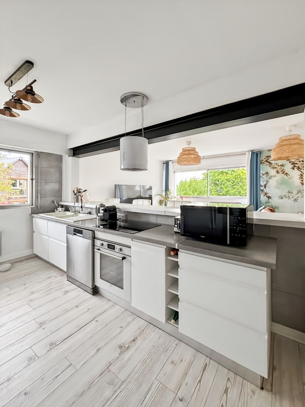 Vente Duplex/Triplex Maison de ville de 106,9 M² avec bel espace de vie, 3 chambres, terrasse et véranda au cœur de Granville ! Granville