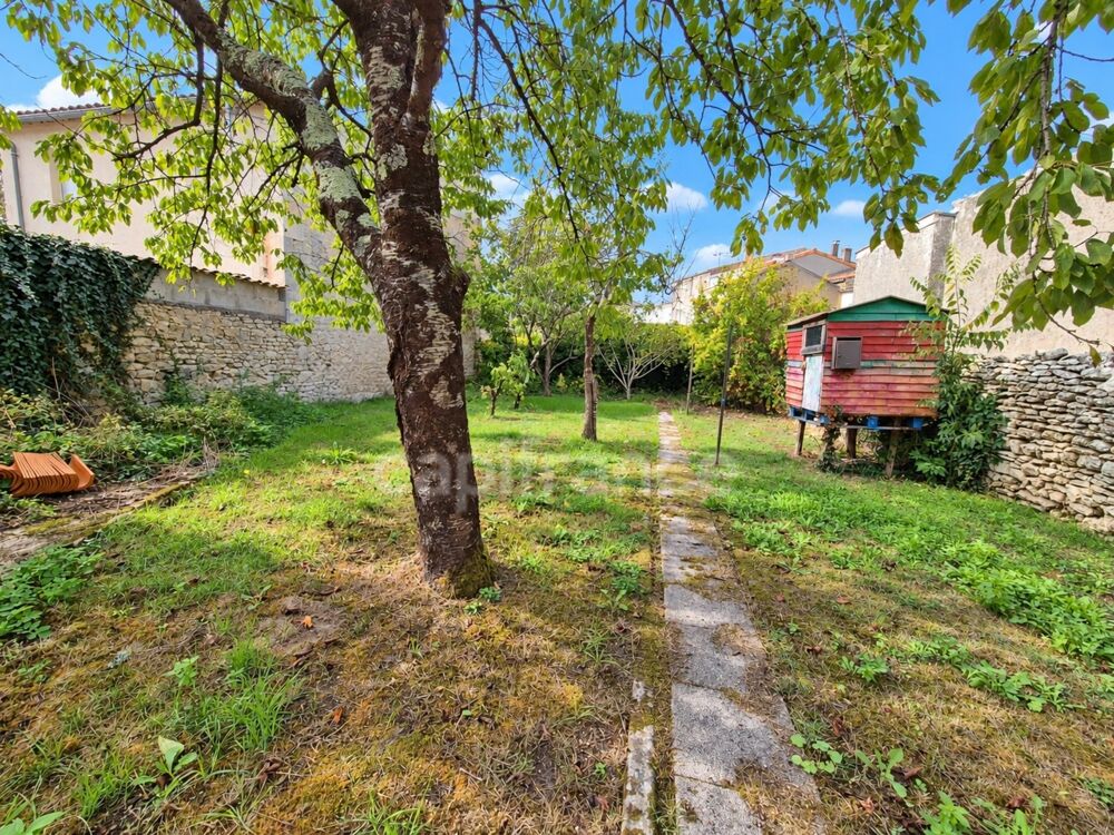 Vente Immeuble SAUJON – IMMEUBLE DE CARACTÈRE AVEC 3 LOTS DONT 1 APPARTEMENT ET 2 LOCAUX COMMERCIAUX Saujon