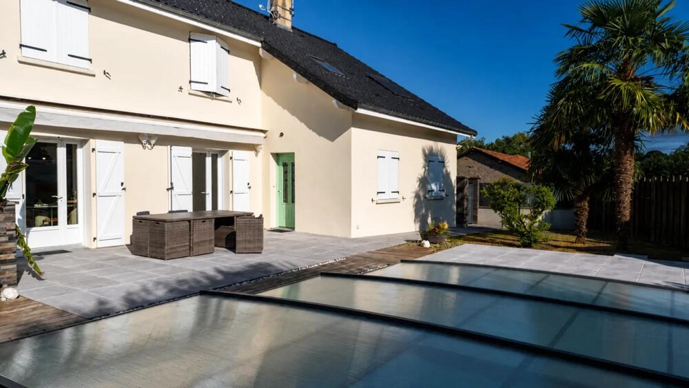 Vente Maison Maison de 7 pièces de 221 m² à Saint-Mathieu Saint mathieu