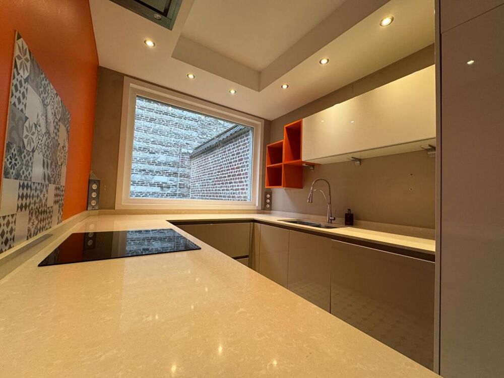 Vente Maison Maison Semi-Bourgeoise  secteur Vauban, 5 chambres +combles aménagés + Terrasse et jardin de ville Lille