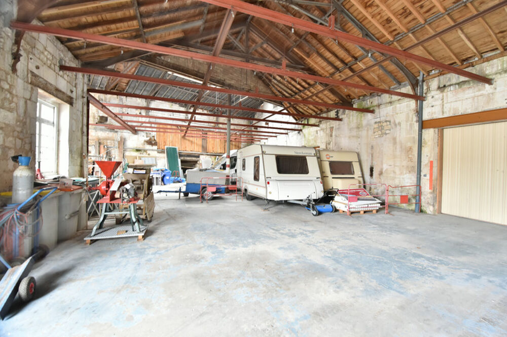 Vente Immeuble Dpt Charente (16), à vendre PROCHE ANGOULEME OUEST immeuble de 2500 m2 pour stockage Angouleme