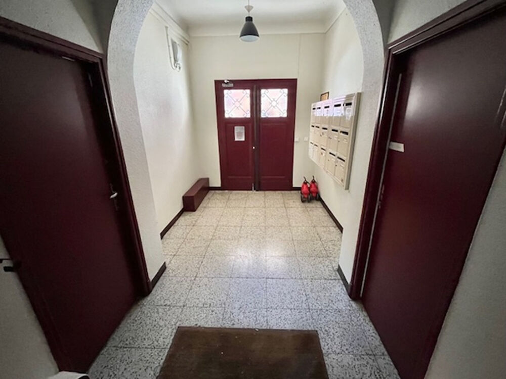 Vente Immeuble Opportunité d'investissement comprenant 3 lots, 1 appart T2, un local , et un parking  de 350 m² Perpignan