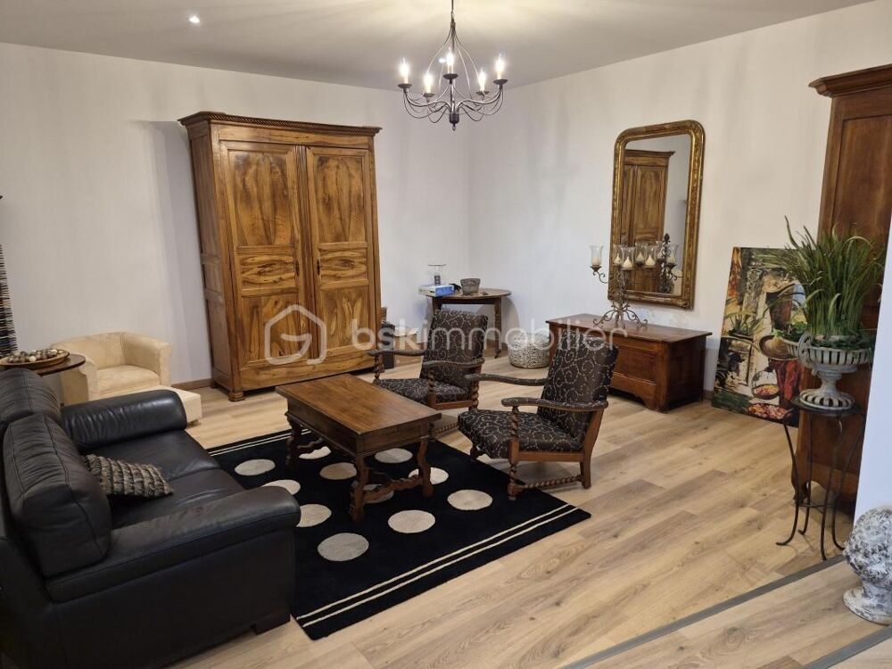 Duplex dexception de 204 m² au coeur du village  Garage & stationnement privatif