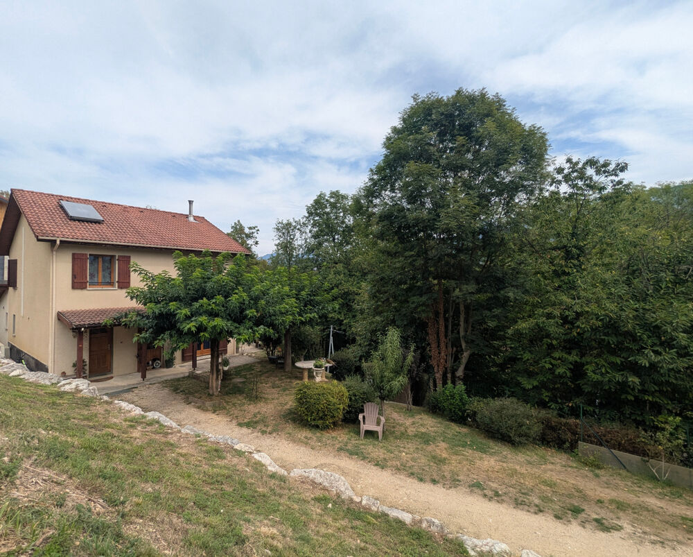 Vente Maison Maison à vendre 6 pièces POLIENAS (38)- Maison 5 chambres sur 1459 m² de terrain -  Proche Tullins Polienas