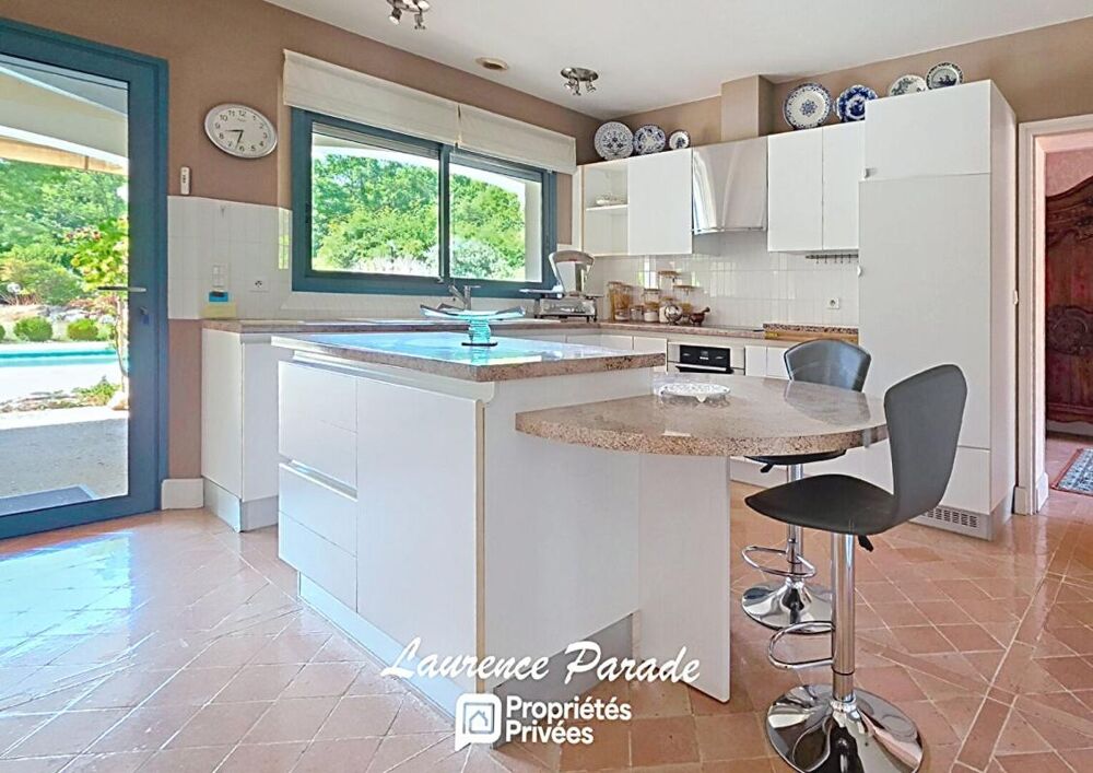 PROPRIÉTÉ DE CARACTÈRE 348 m² de plain Pied 1,8 HECTARES, PISCINE, GARAGE, ENTRE BORDEAUX ET PERIGUEUX, A PROXIMITE DE SAINT-ÉMI