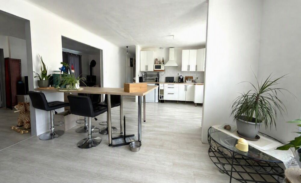 Maison, sous-sol, 3 chambres, grand terrain