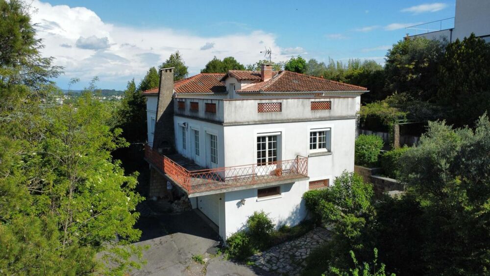 Vente Maison Au début du quartier du Bas Brésis, grande maison d'architecte disposant de 2 logements , terrain constructible quart Ales