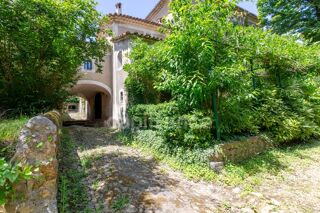  Maison à vendre 15 + pièces 525 m²