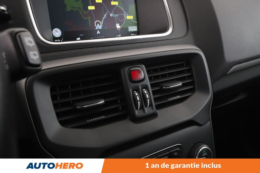 V40 2.0 D2 Momentum Business Geartronic 6 120 ch 2016 occasion 92130 Issy-les-Moulineaux