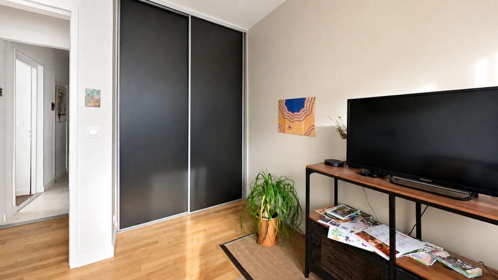 Immeuble de rapport: 3 lots loués: T5, T2, Studio avec 3 garages