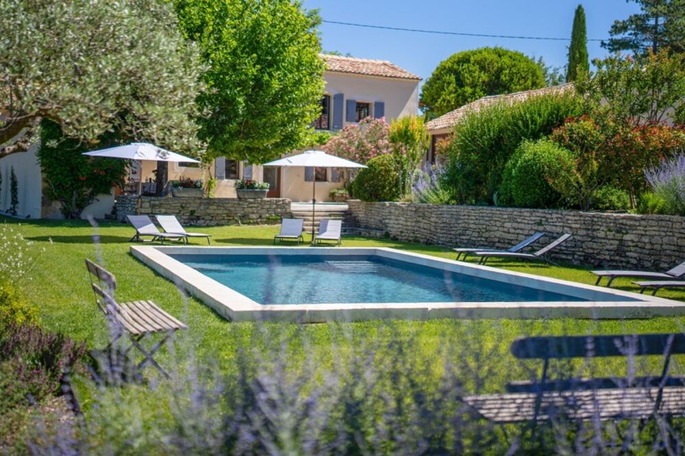 Bastide à vendre composée de 4 suites, 1 annexe avec piscine sur terrain attenant de près d'un hectare OPPEDE (84)