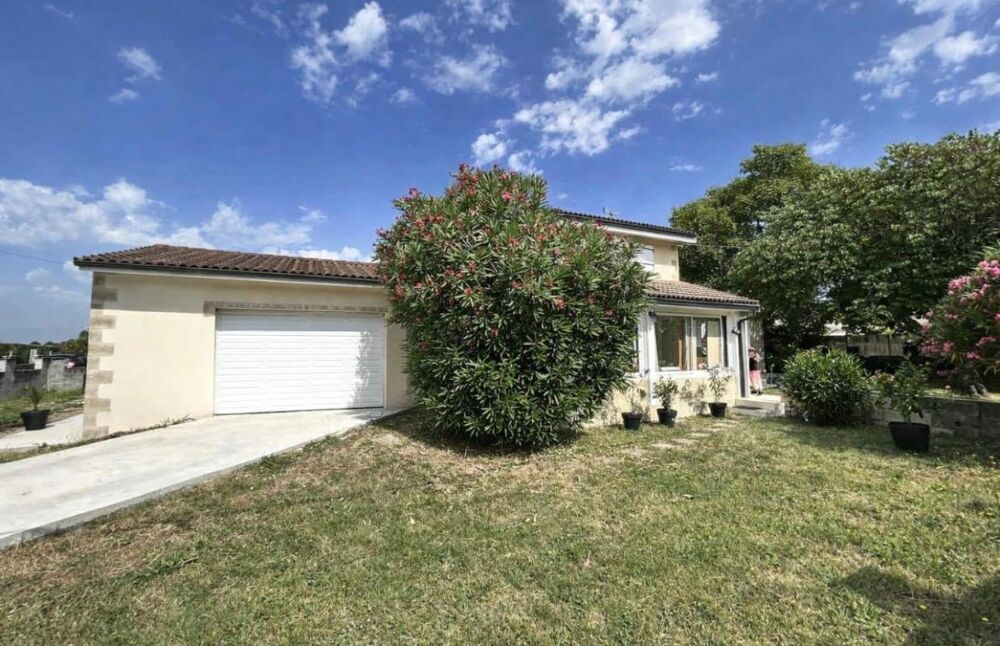 Au calme à Saint-André de Cubzac dans un quartier résidentiel , Découvrez cette Maison d'habitation d'environ de 115 m2 sur un