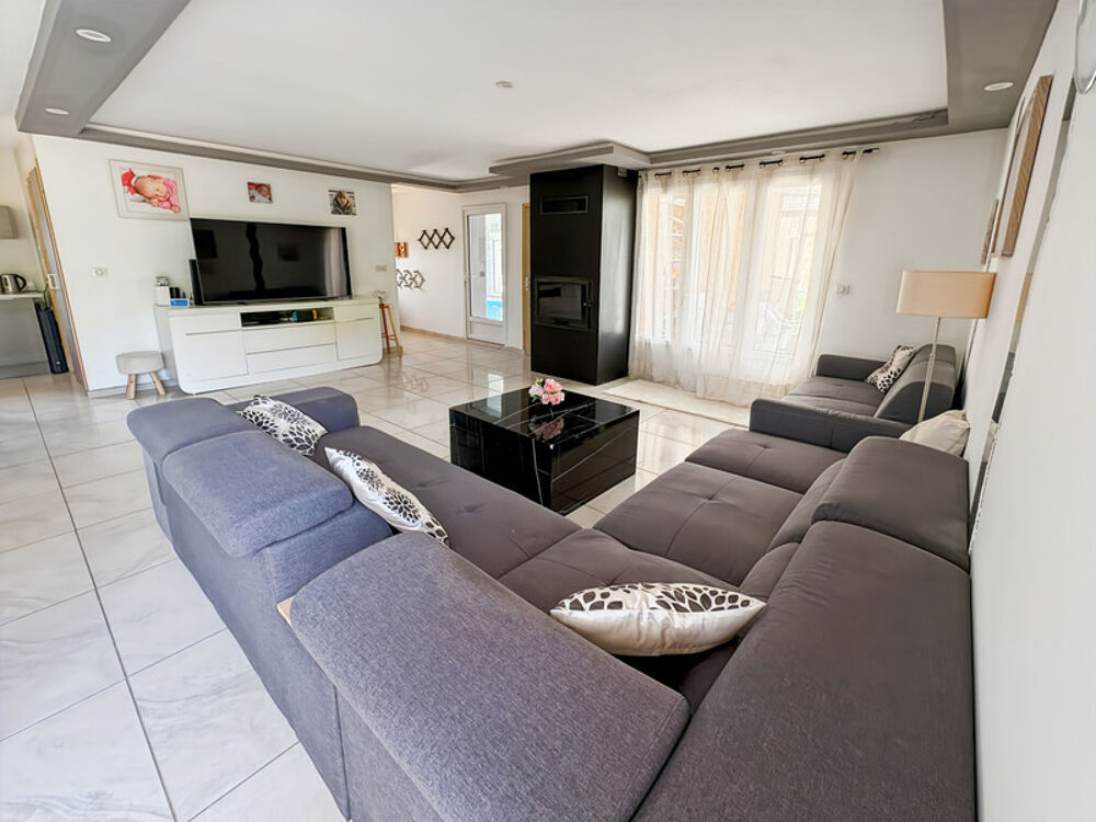 Maison 8 pièces 253 m² · à Feugarolles · 253 m² · 349 000 €