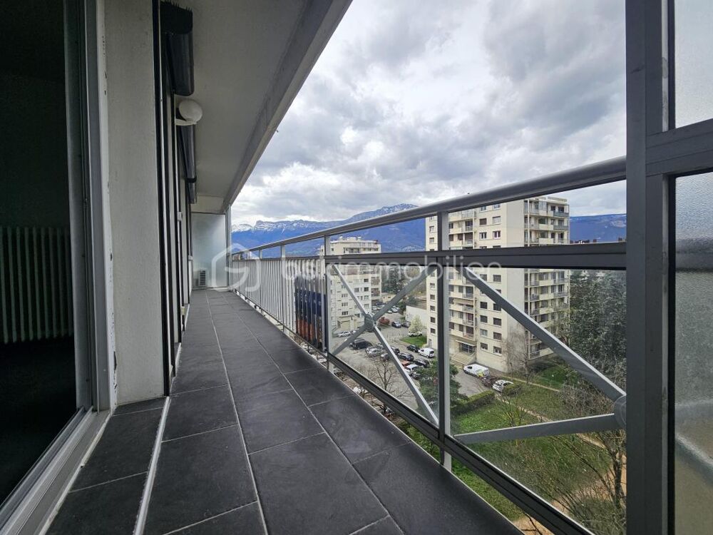 T4 lumineux en étage élevé avec balcon, vue dégagée et place de parking privative