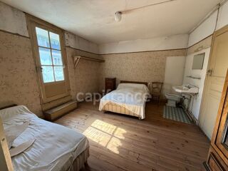  Immeuble à vendre 15 + pièces 374 m²
