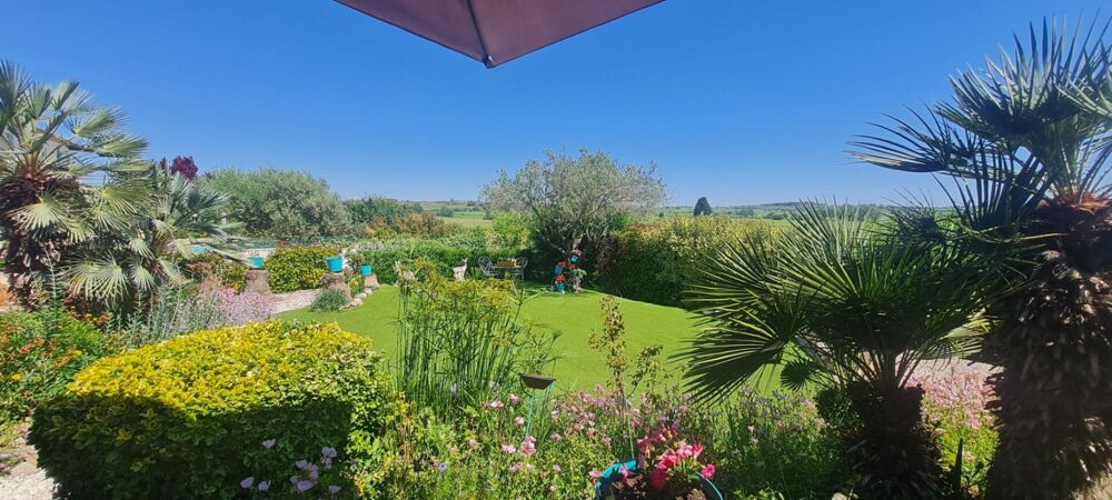Vente Villa Splendide villa de 140m² avec double garages/piscine/ vue dégagée sur 1161m² de terrain Saint genies de fontedit