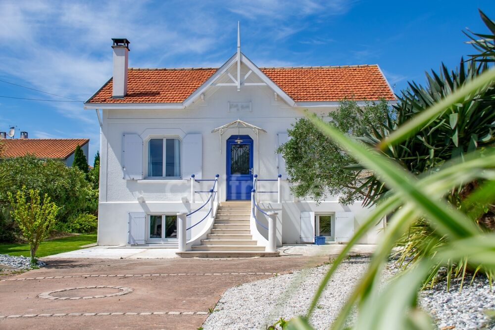 Vente Maison ROYAN - MAISON ANNÉES 30 AVEC PISCINE ET JARDIN PAYSAGÉ, PROCHE COMMERCES ET PLAGES Royan
