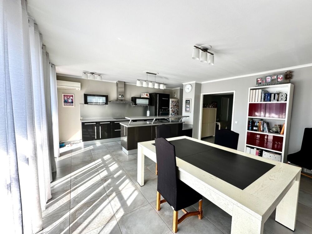 Vente Appartement Marseille 9ème, Allée des pins, T4/5 de 105m2 lumineux avec vue dégagée + cave Marseille 9